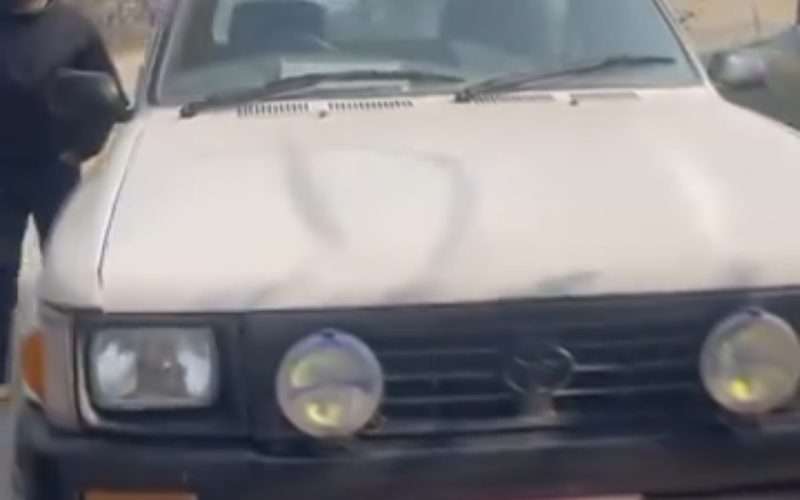 बिदाको दिन चलाएको भन्दै भजनी नगरपालिकाको गाडी युवाले लिए नियन्त्रणमा