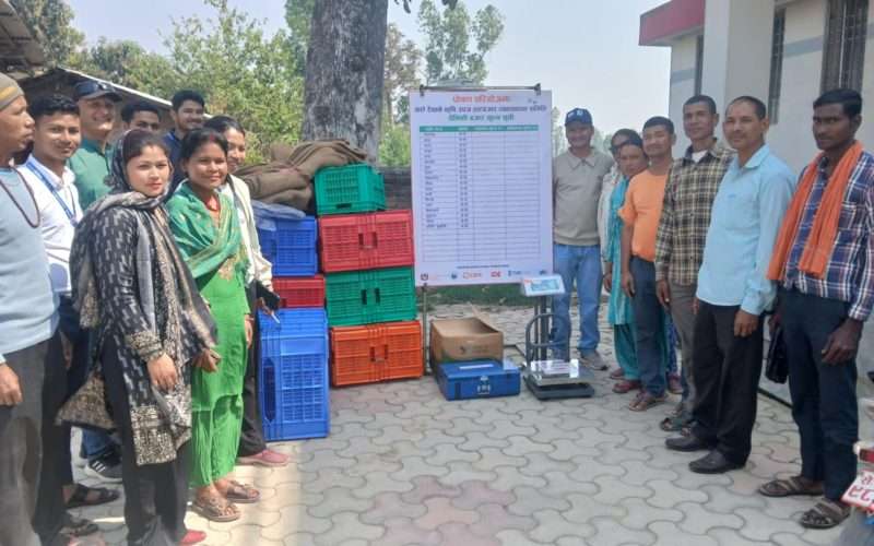 चर्रा रैथाने कृषी हाट बजारलाई सामाग्री हस्तान्तरण