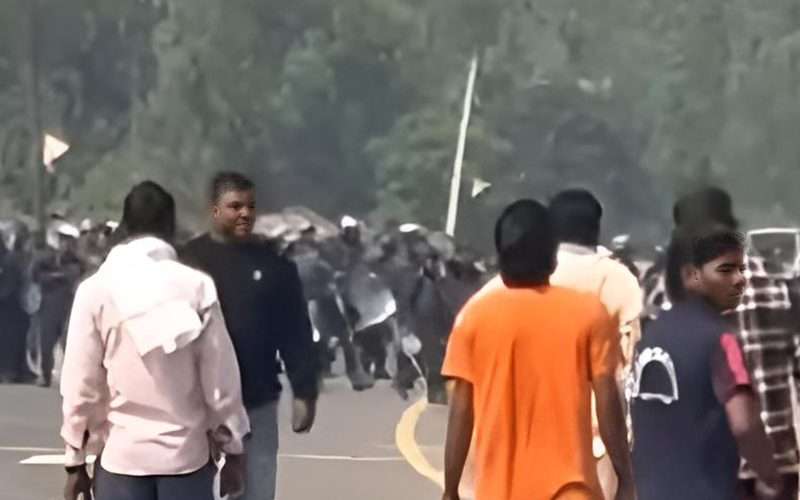 गुलरियामा स्थानीय र प्रहरीबीच झडप, ११ प्रहरी घाइते