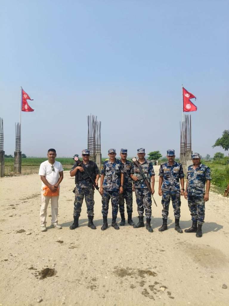 प्रवेशद्वारमा नेपाली झण्डा