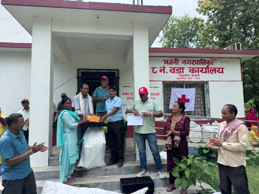 इकोल्याब परियोजनाअन्तर्गत भजनीका ३ सय परिवारलाई कृषि सामग्री